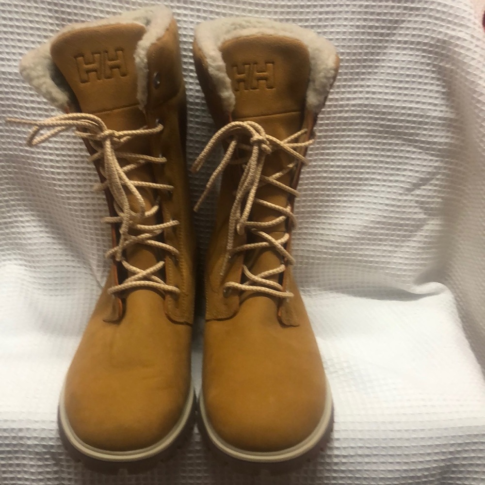 NWT Helly Hensen camel winter boots